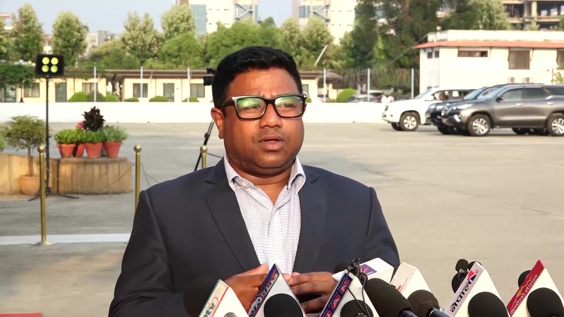 सन्तोष परियारले रास्वपा त्यागे